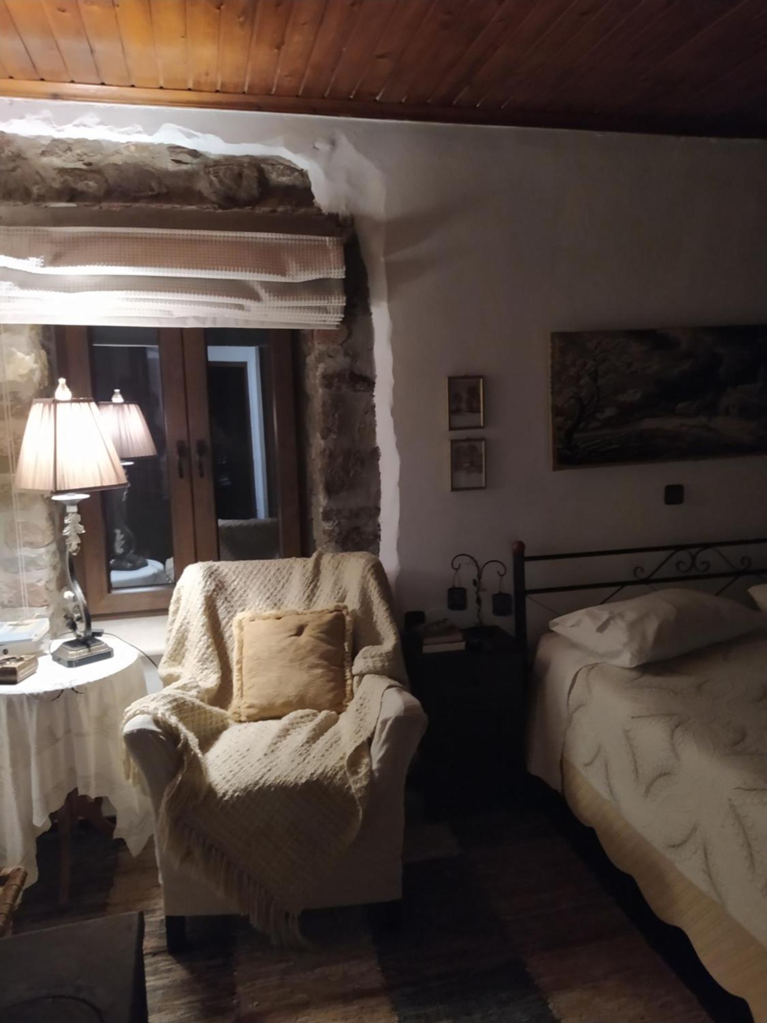Guesthouse Petrino Pezoúla Esterno foto