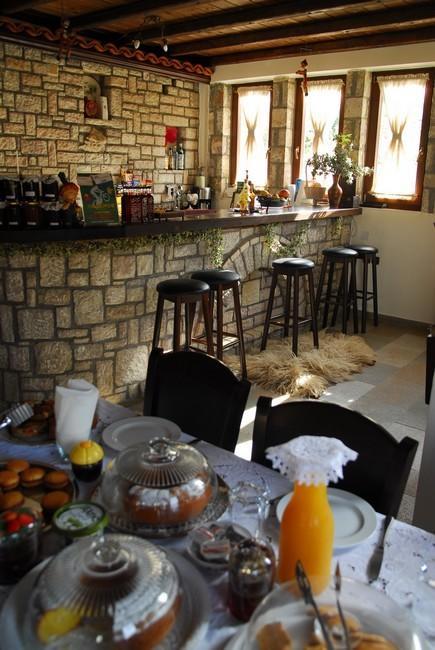 Guesthouse Petrino Pezoúla Esterno foto